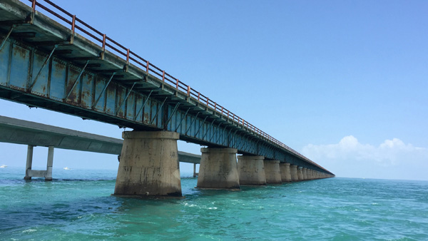 Florida keys historic 7 mile bridge blue waters